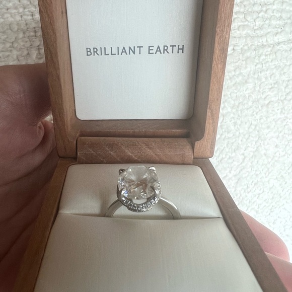 Scalloped Pave’ Lab created Diamond setting/ 11x9 Super Premium Oval Moissanite - Picture 11 of 13